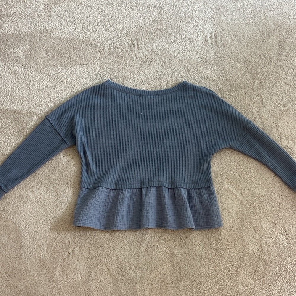 Altar’d State Oversized Ruffled Blue Top - Picture 4 of 4